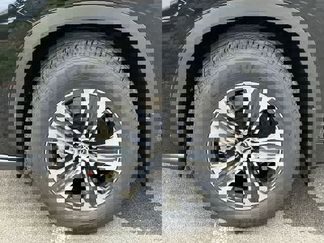 New 2024 Toyota Highlander XLE image 5