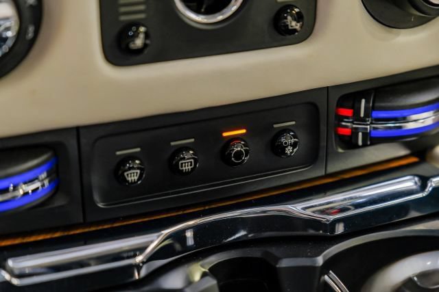 Used 2017 Rolls-Royce Wraith RWD image 33