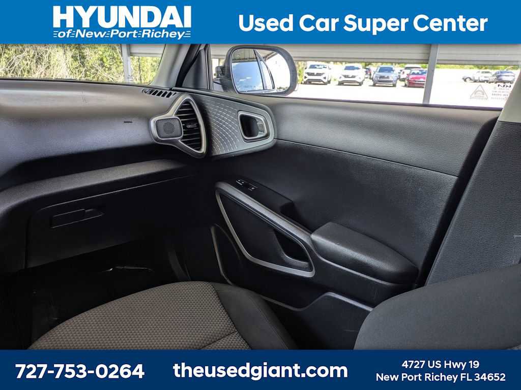 Used 2024 Kia Soul LX w/ Option Group 015 image 17
