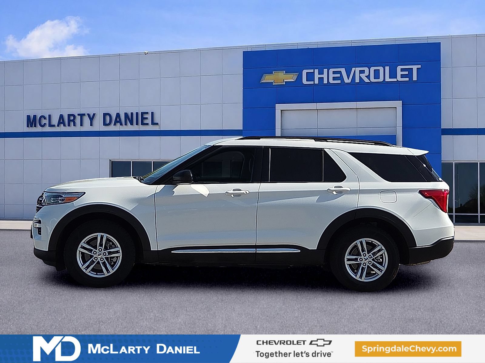 Used 2022 Ford Explorer XLT w/ Equipment Group 202A AWD/4WD image 3