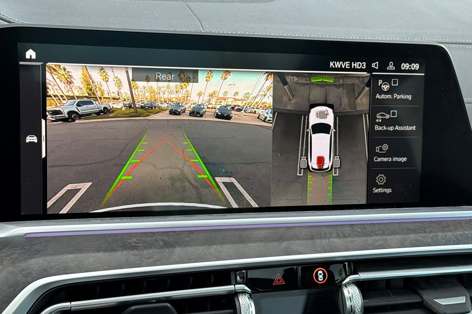 Used 2022 BMW X5 xDrive40i w/ Parking Assistance Package image 17