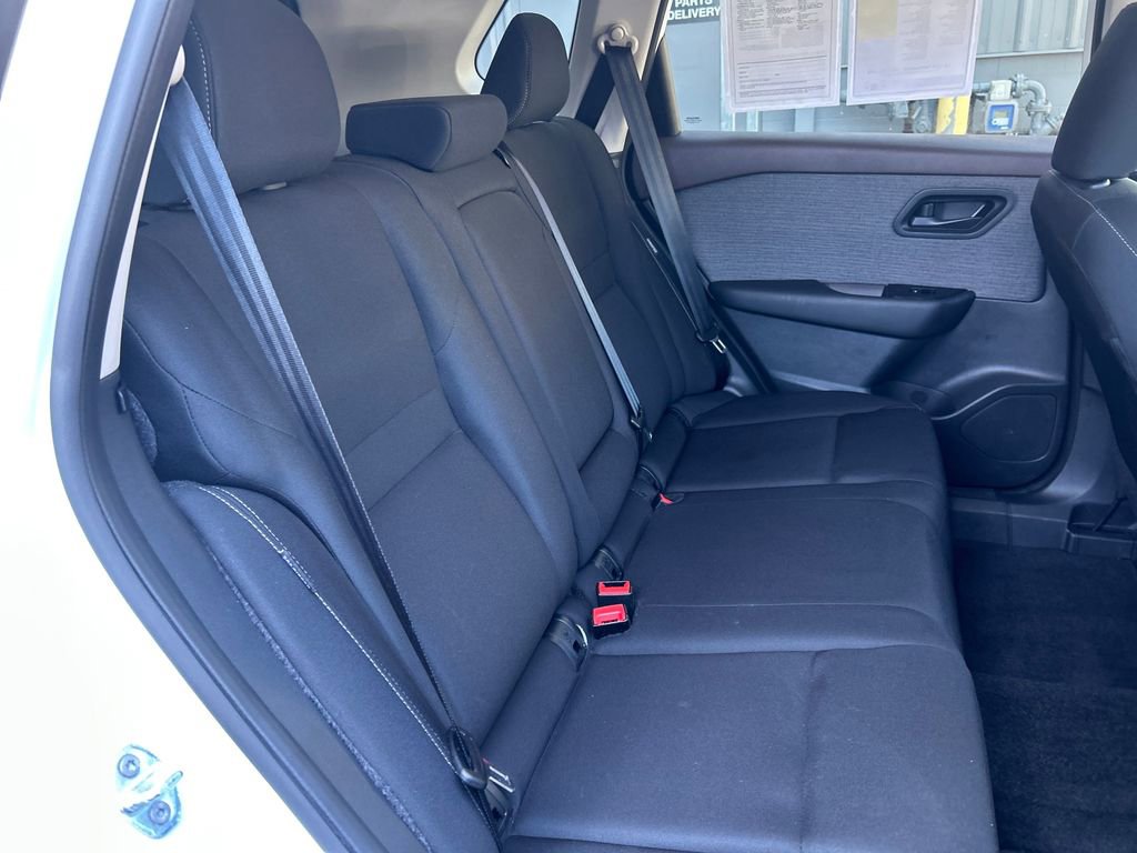 Used 2023 Nissan Rogue S image 29