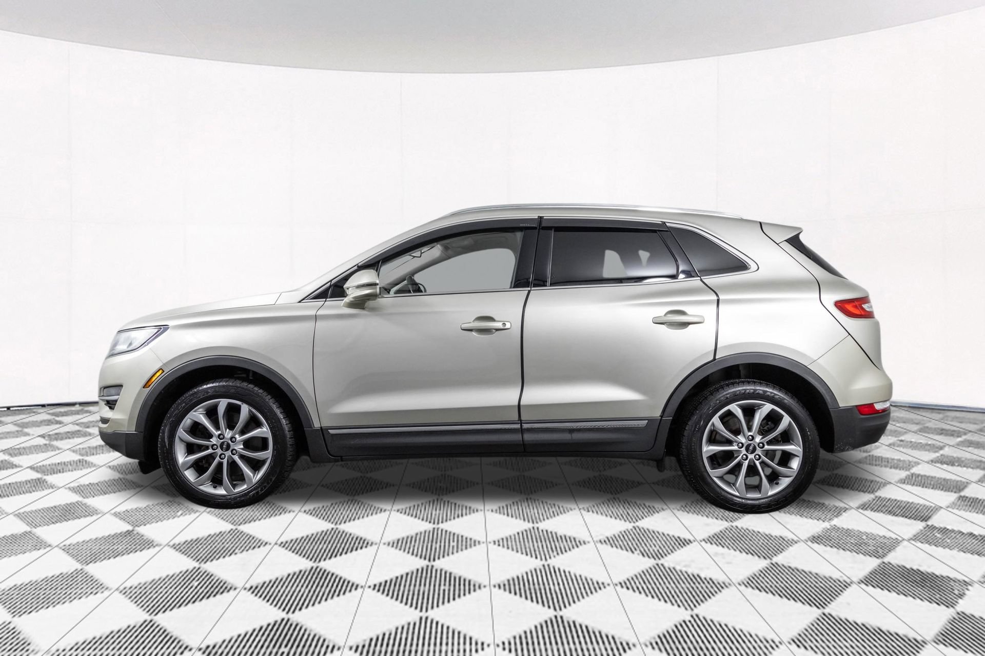 Used 2017 Lincoln MKC Select w/ Select Plus Package AWD/4WD image 14