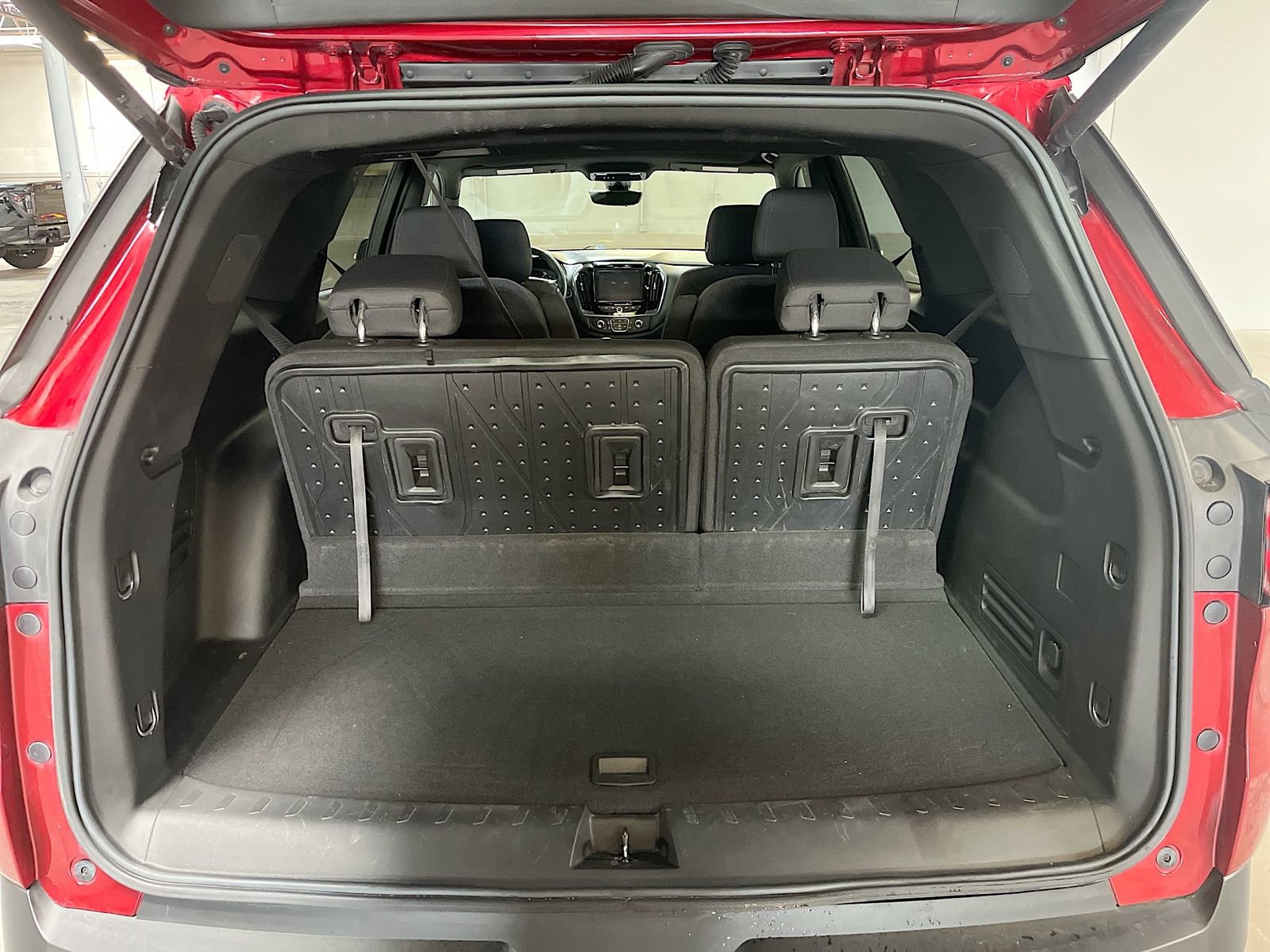 Used 2023 Chevrolet Traverse LT w/ Rear Camera Mirror Package image 25