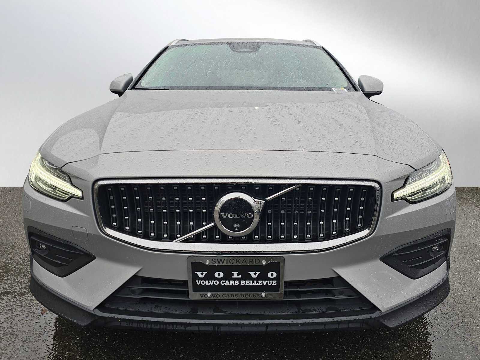 Certified 2025 Volvo V60 B5 Cross Country Plus image 8