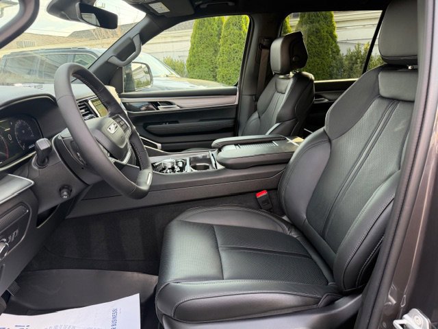 New 2026 Jeep Grand Wagoneer 4WD image 6