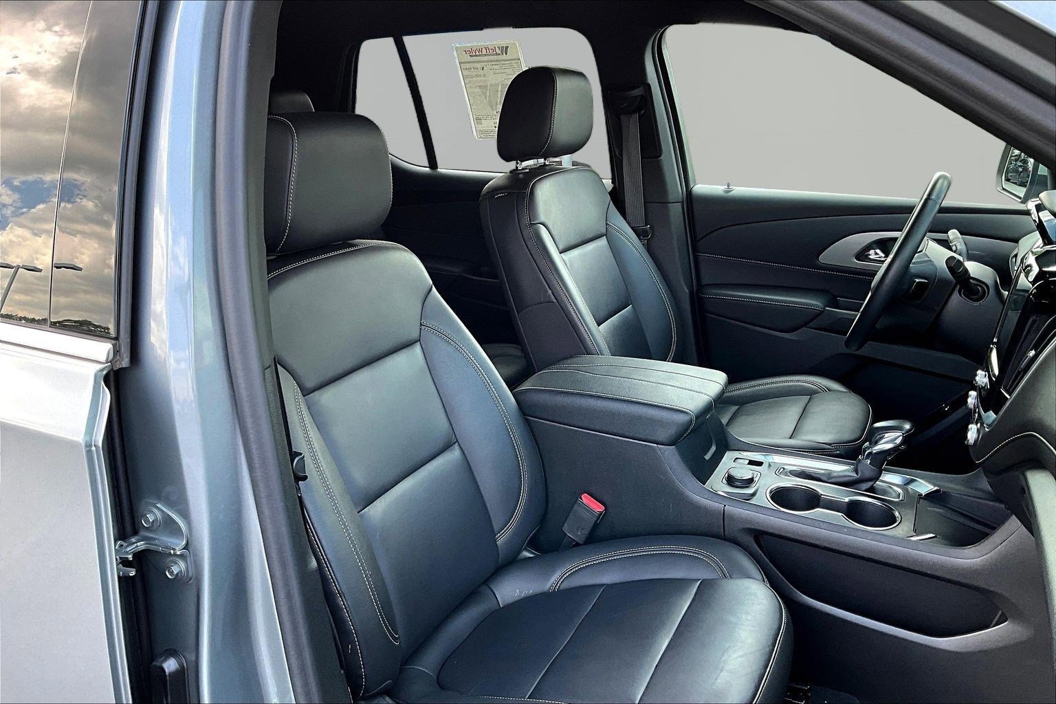 Used 2023 Chevrolet Traverse LT FWD image 30