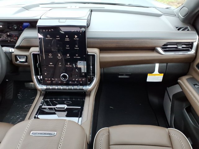 New 2027 GMC Yukon XL Denali Ultimate AWD/4WD image 19