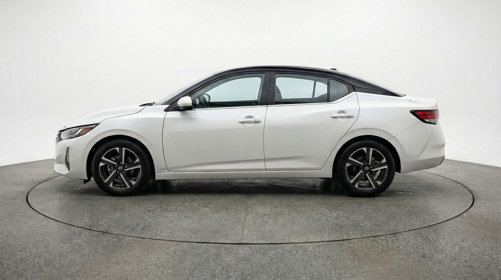 Used 2025 Nissan Sentra SV image 5