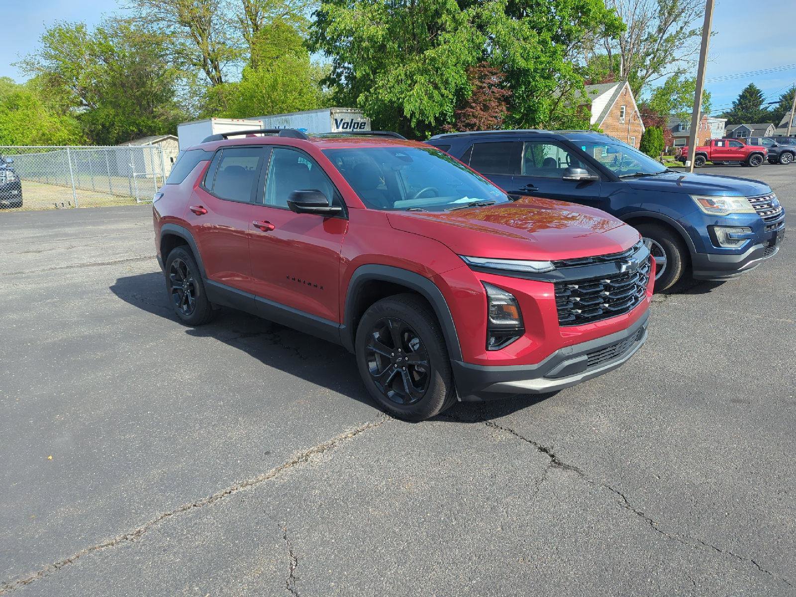 Used 2025 Chevrolet Equinox LT w/ Convenience Package II AWD/4WD image 2