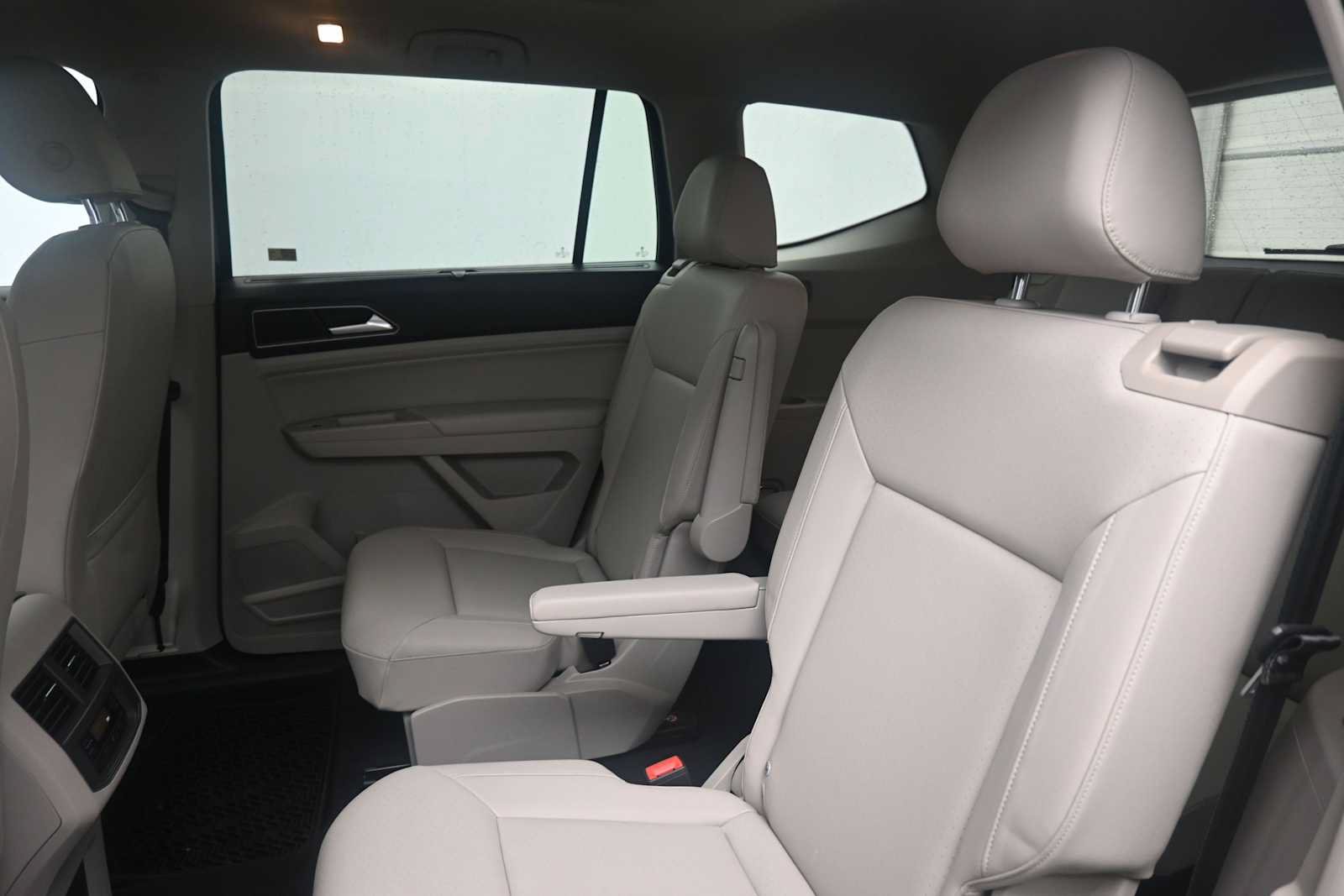 Used 2019 Volkswagen Atlas SEL R-Line AWD/4WD image 12