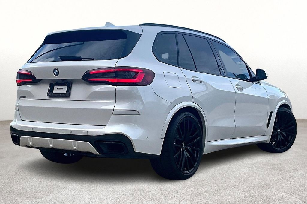 Used 2021 BMW X5 xDrive40i w/ M Sport Package image 2