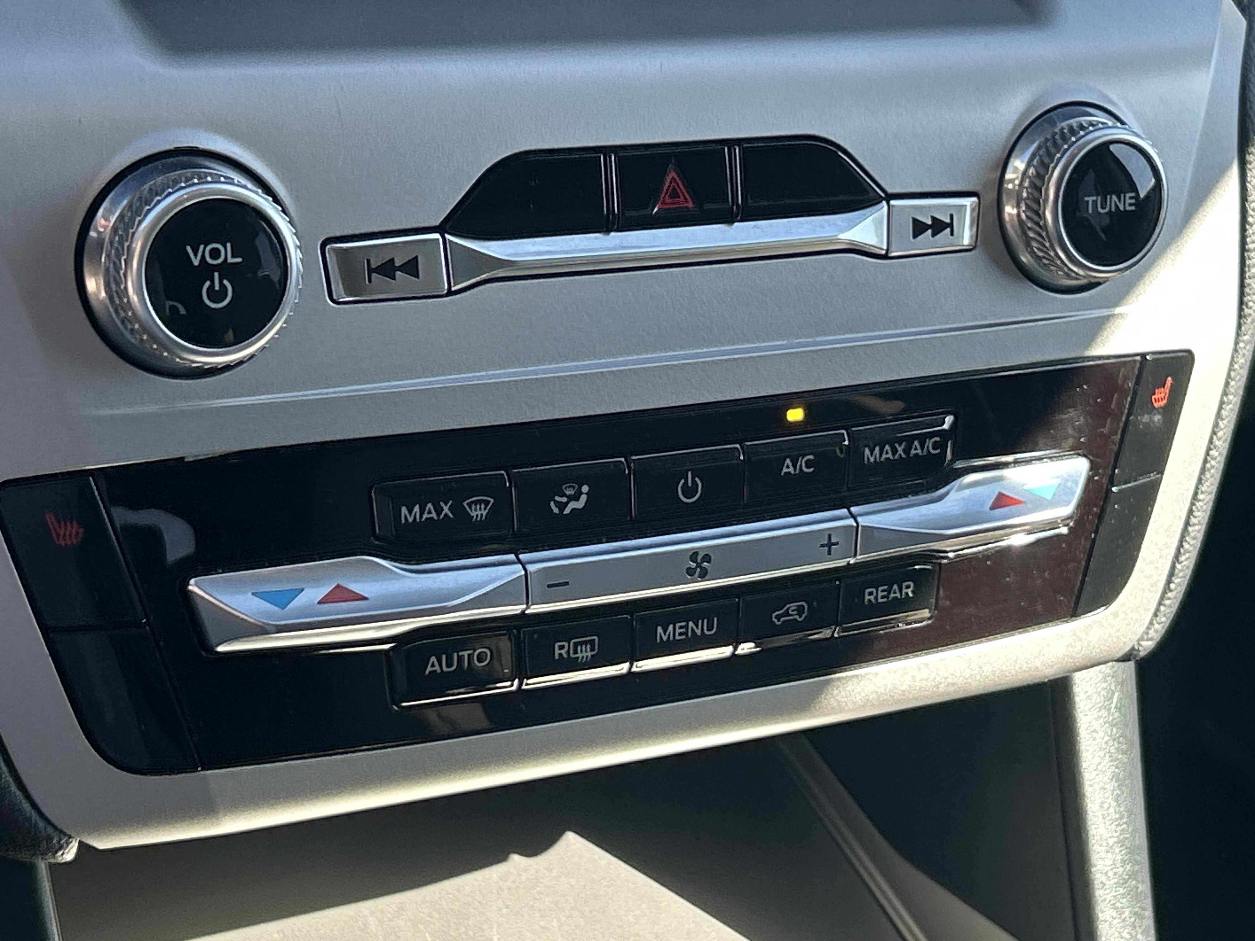 Used 2022 Ford Explorer XLT image 19