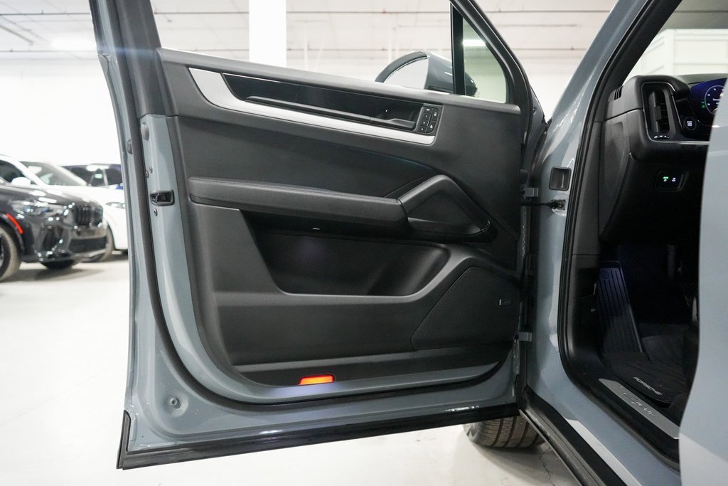 Used 2024 Porsche Cayenne image 24