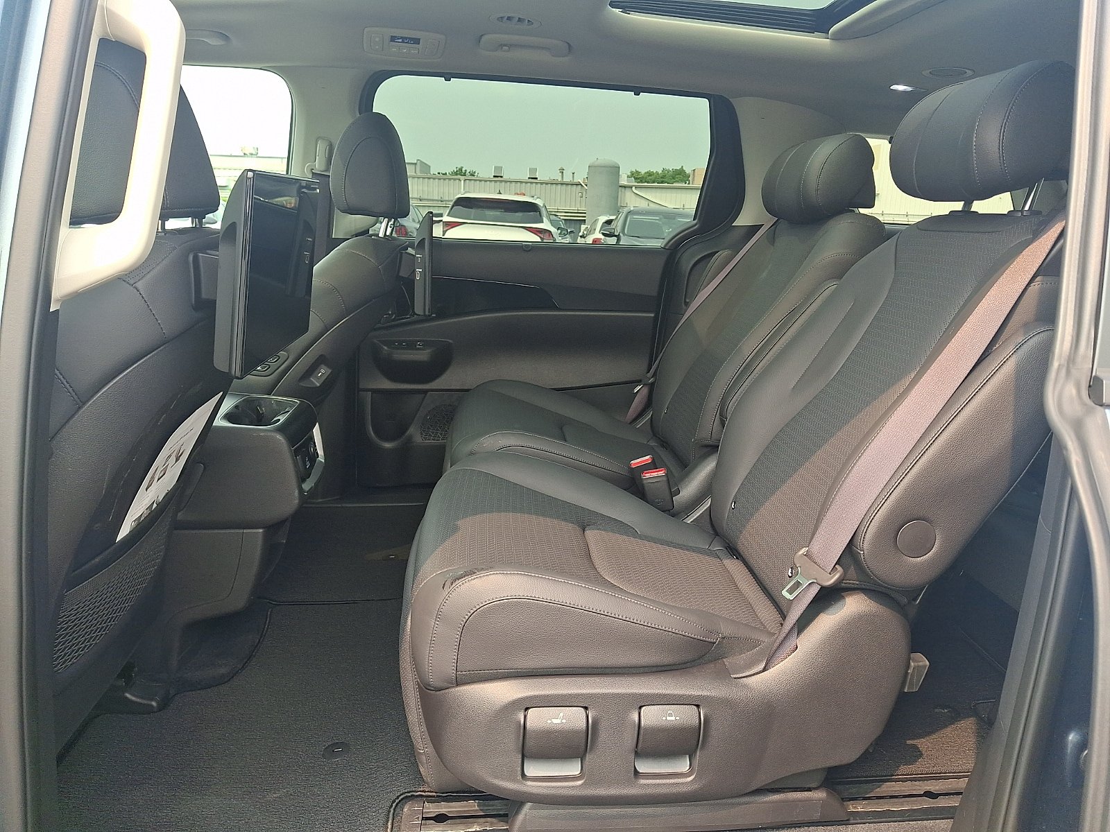 Used 2025 Kia Carnival SX Prestige FWD image 10