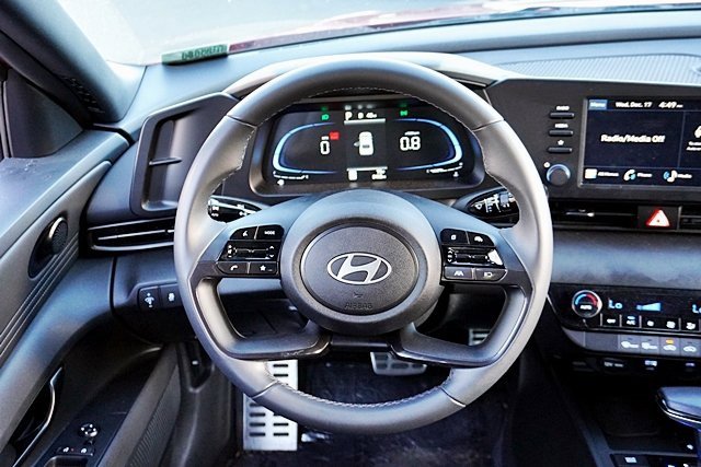 Used 2025 Hyundai Elantra Sport image 18