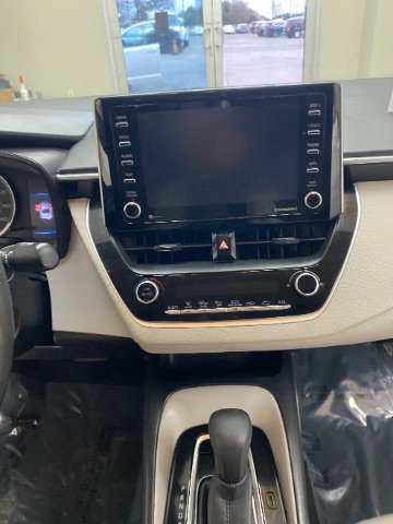 Used 2021 Toyota Corolla LE FWD image 26