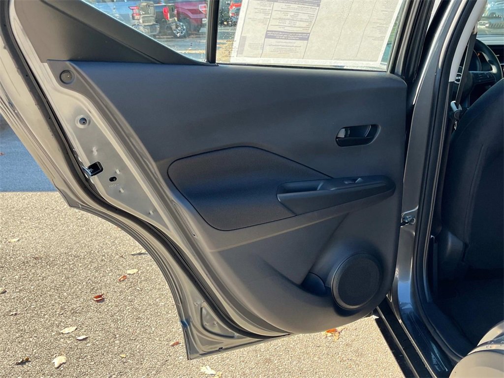 New 2025 Nissan Kicks Play S image 19