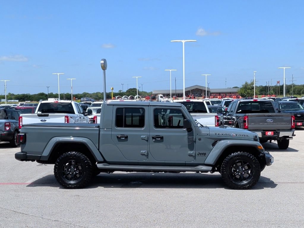Used 2024 Jeep Gladiator Sport AWD/4WD image 9