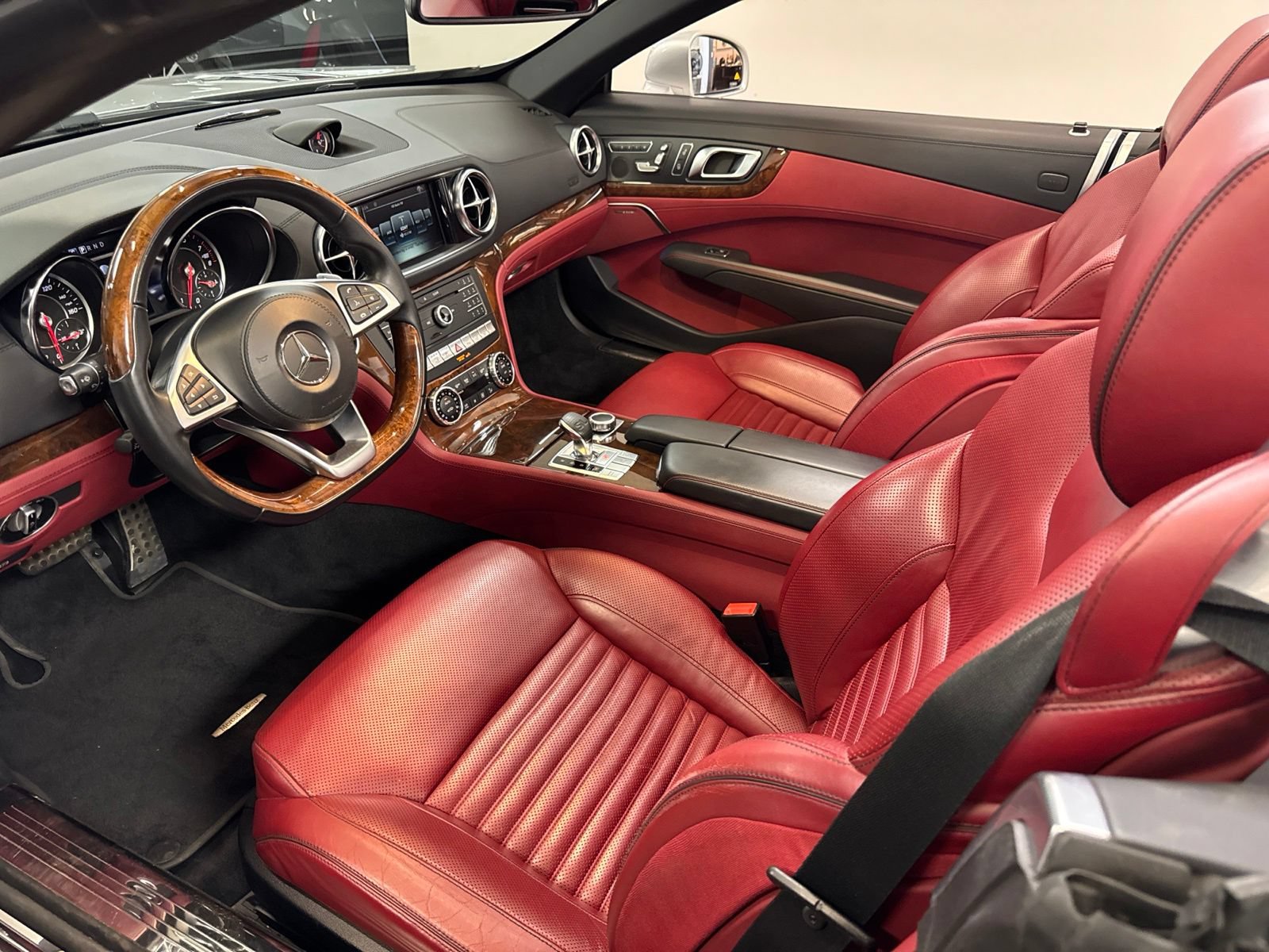Used 2019 Mercedes-Benz SL 550 image 10