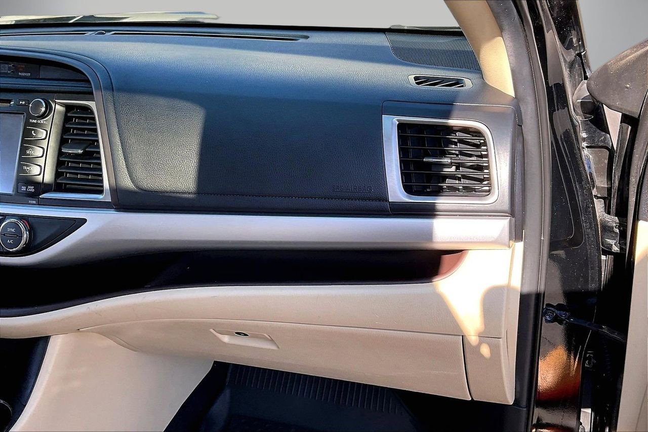 Used 2019 Toyota Highlander XLE image 21