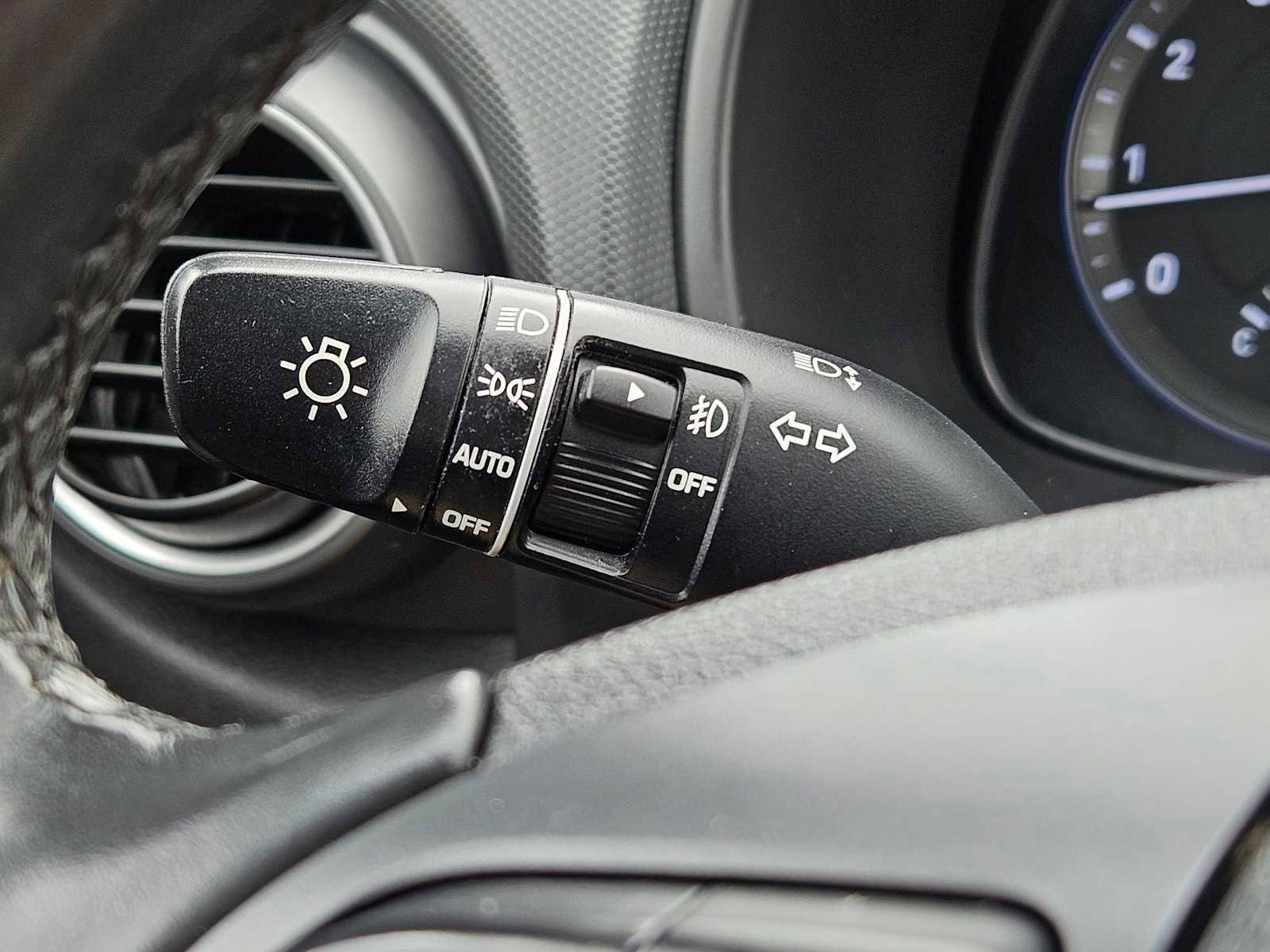 Used 2019 Hyundai Kona Limited image 25