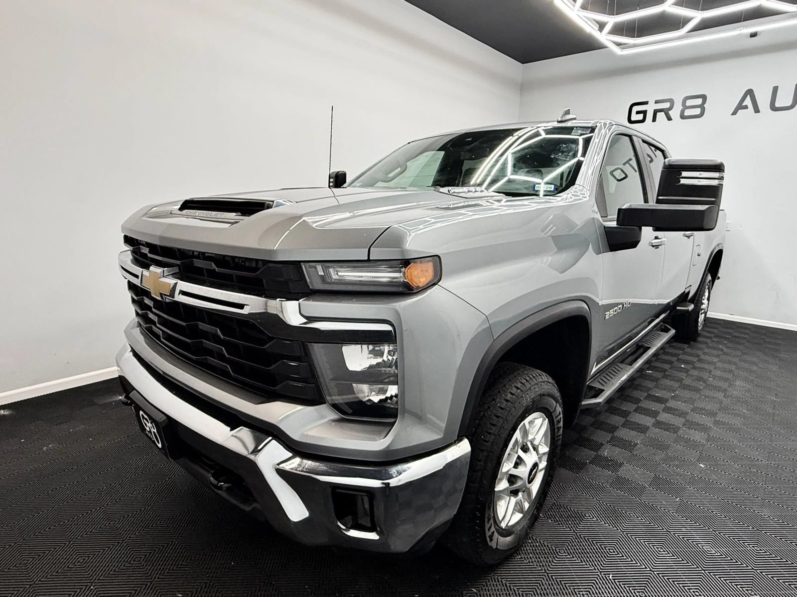 Used 2024 Chevrolet Silverado 2500 LT w/ Convenience Package AWD/4WD image 3