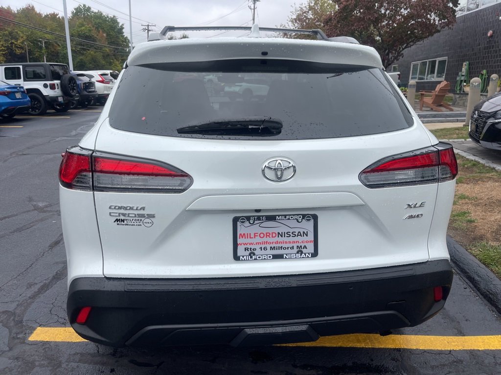 Used 2022 Toyota Corolla Cross XLE w/ Convenience Package image 4