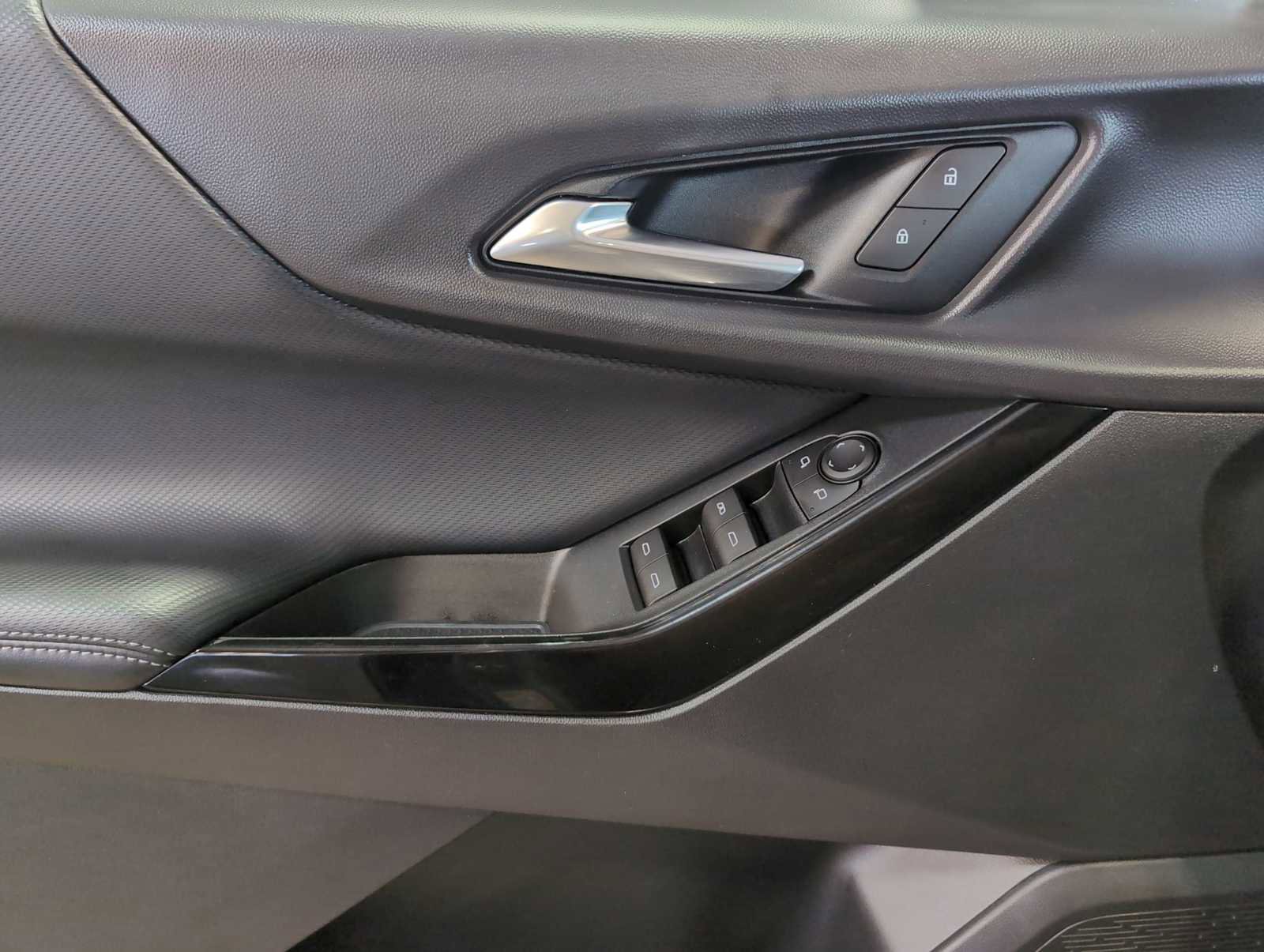 Used 2025 Chevrolet Equinox LT image 22