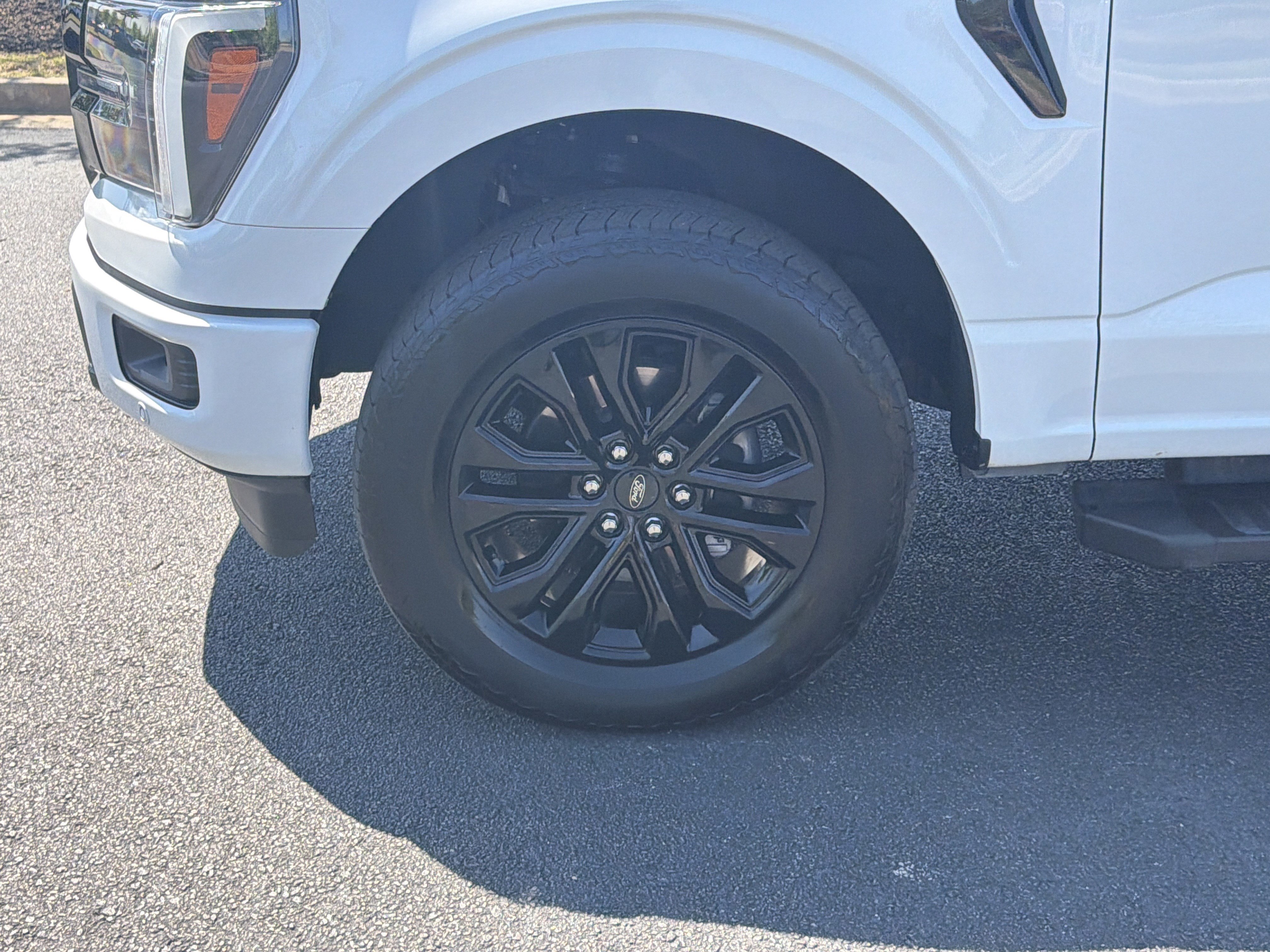 Used 2025 Ford F150 Lariat w/ Equipment Group 501A Mid image 32