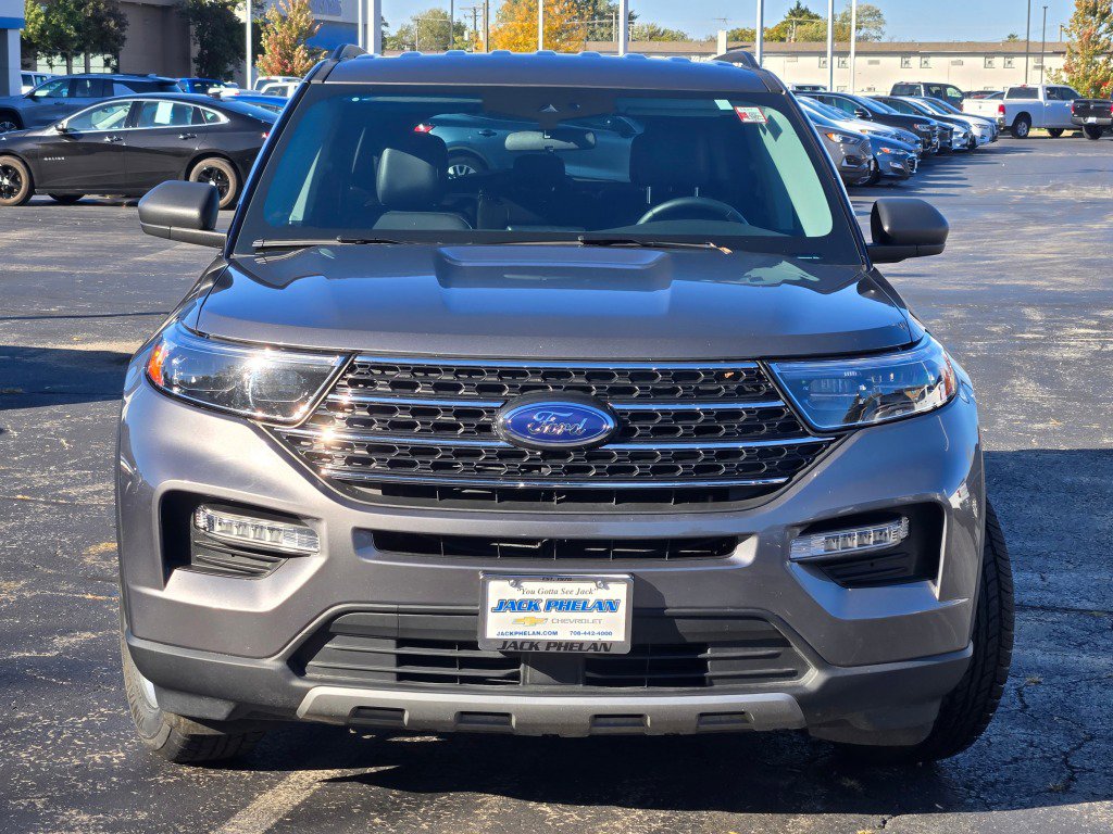 Used 2024 Ford Explorer XLT w/ Equipment Group 202A RWD image 4