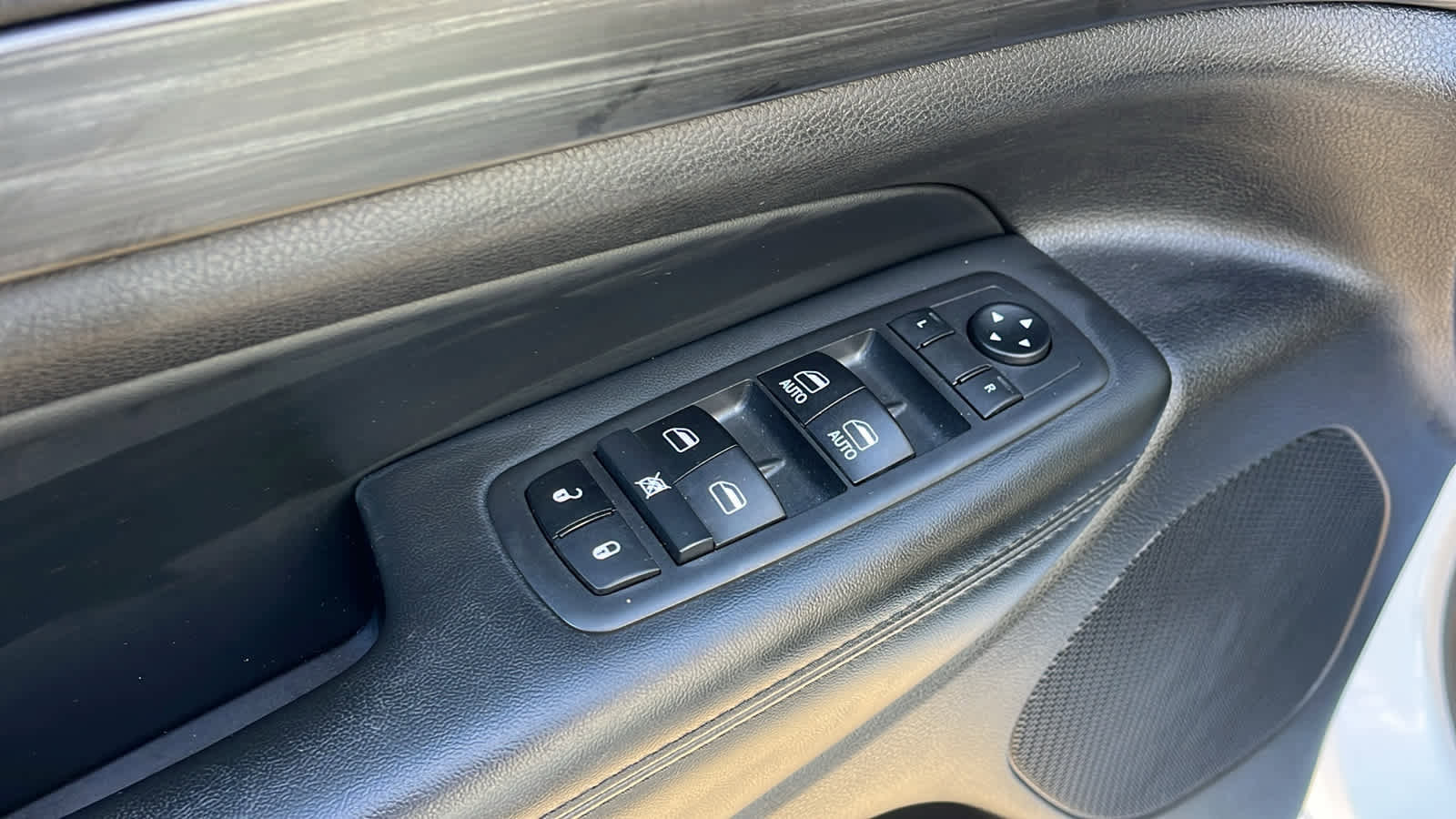 Used 2019 Jeep Grand Cherokee Altitude image 23