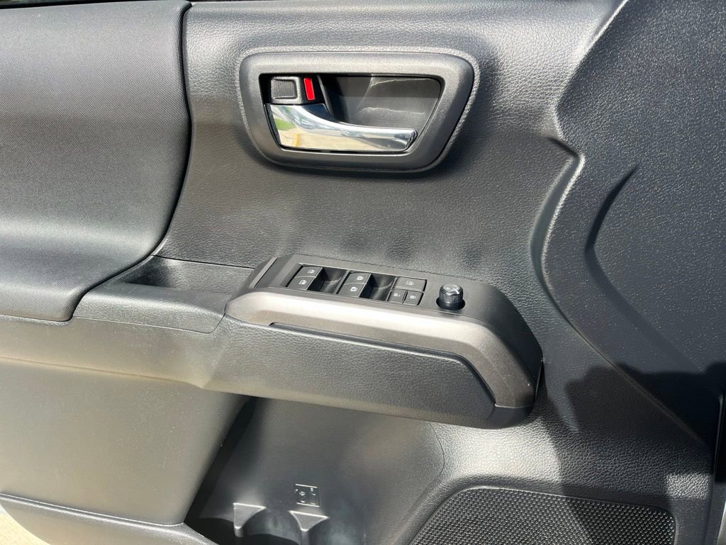 Used 2019 Toyota Tacoma TRD Sport AWD/4WD image 37
