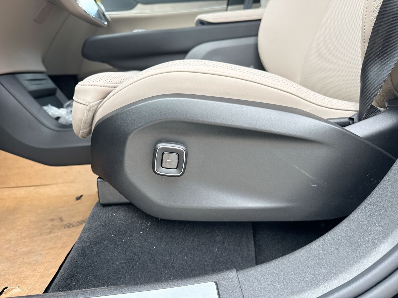 New 2026 Volvo EX90 Plus AWD/4WD image 14