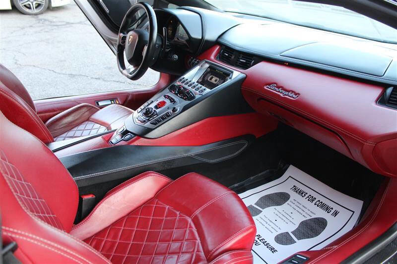 Used 2018 Lamborghini Aventador S image 22