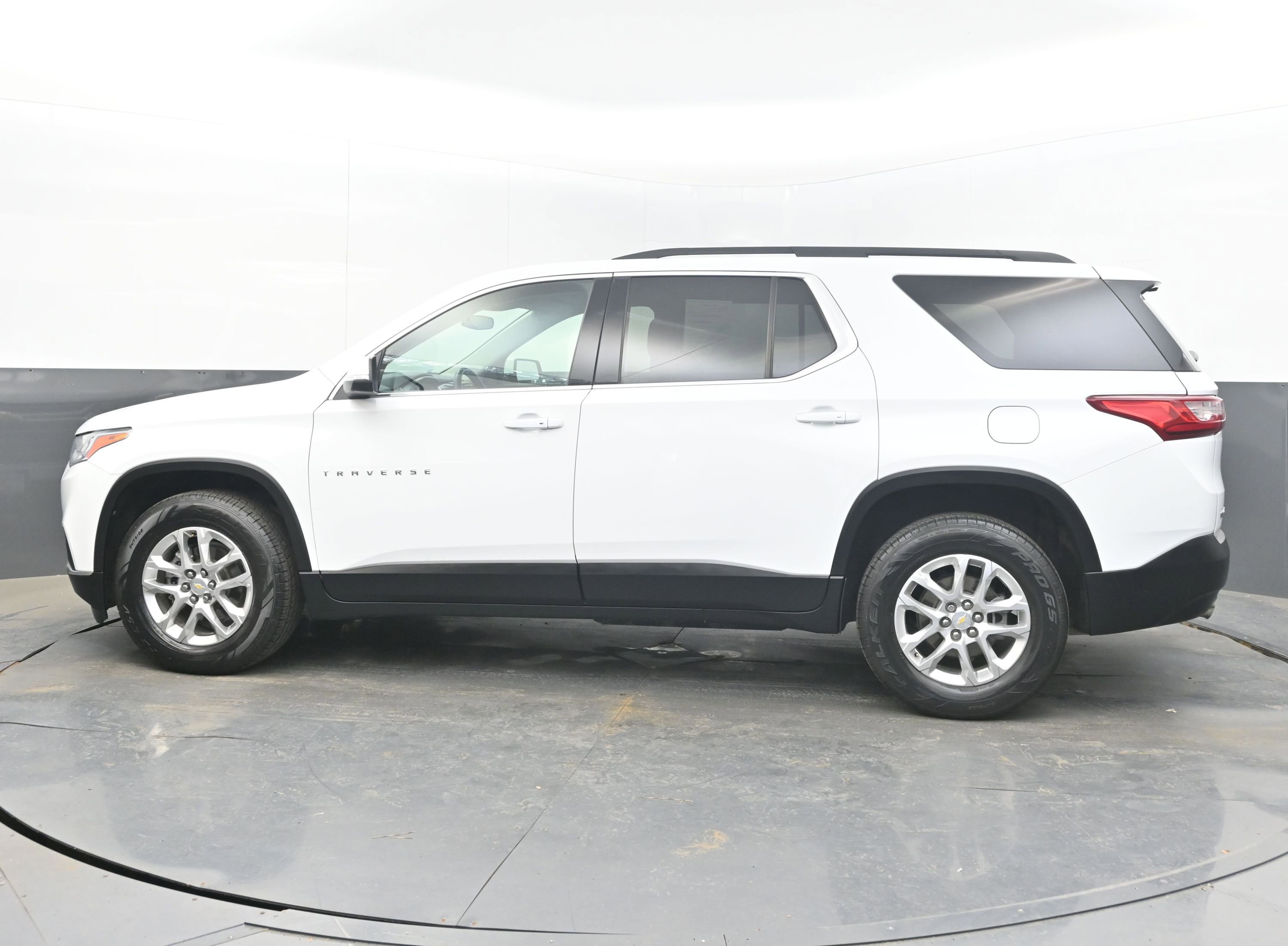 Used 2021 Chevrolet Traverse LT image 5
