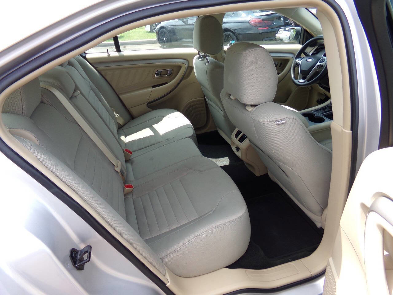 Used 2016 Ford Taurus SE image 18