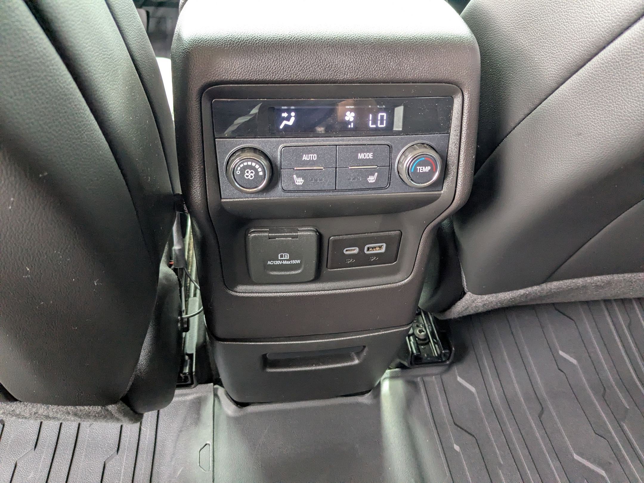 Used 2022 GMC Acadia Denali w/ Denali Technology Package image 33