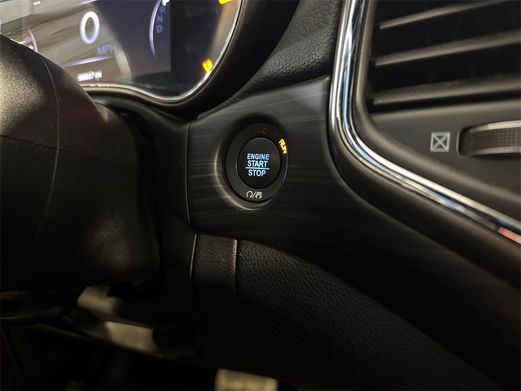 Used 2020 Jeep Grand Cherokee Laredo image 29
