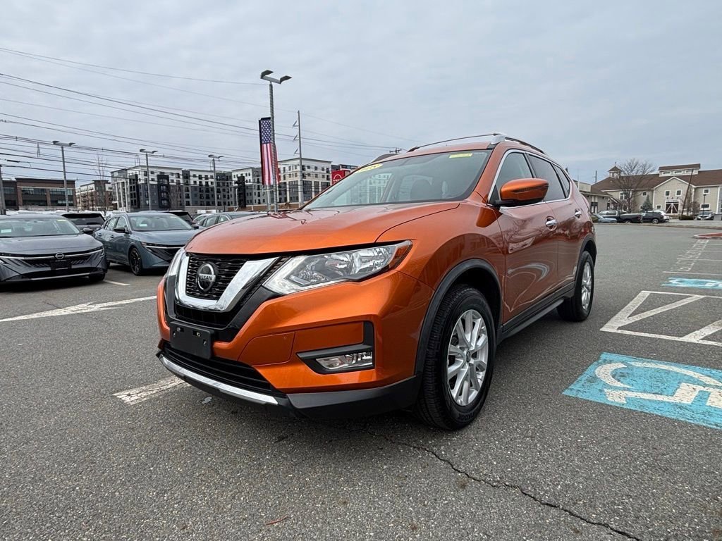 Used 2018 Nissan Rogue SV image 3