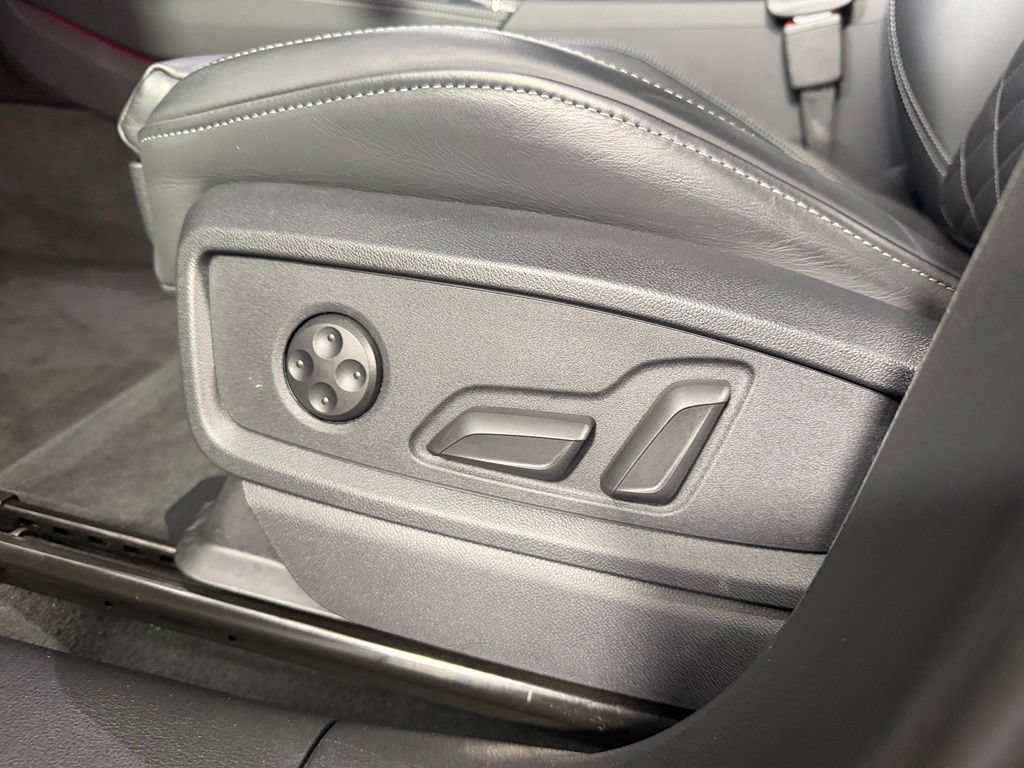 Used 2024 Audi SQ5 Prestige w/ Prestige Package AWD/4WD image 25