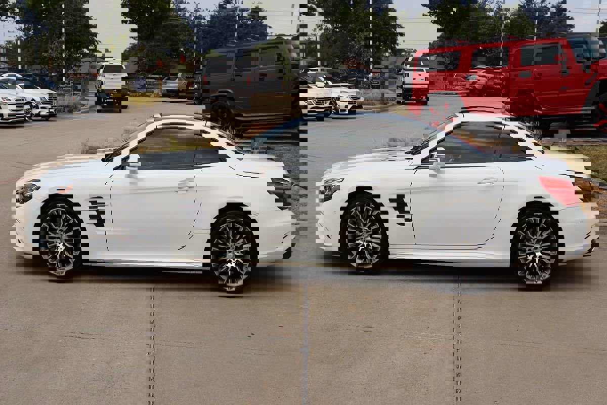 Used 2017 Mercedes-Benz SL 550 w/ Driver Assistance Package image 41