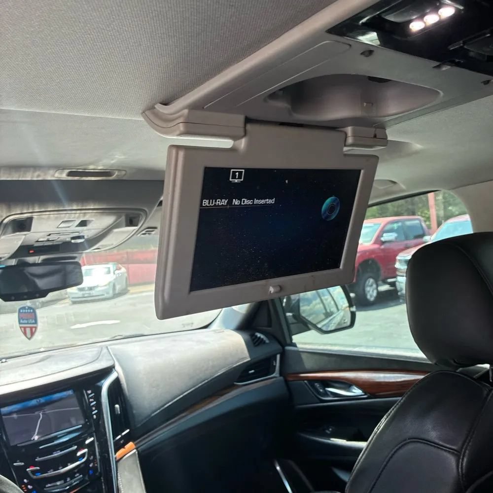Used 2015 Cadillac Escalade Luxury AWD/4WD image 17