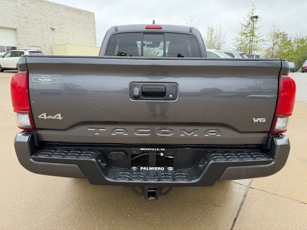 Certified 2022 Toyota Tacoma SR5 AWD/4WD image 4