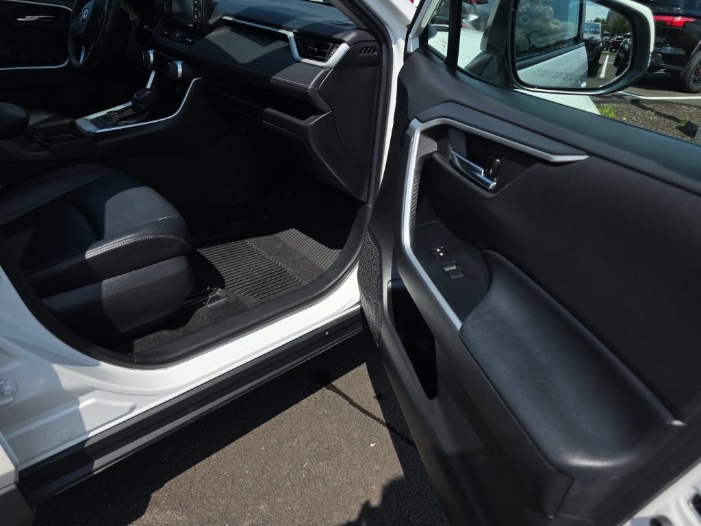 Certified 2021 Toyota RAV4 XLE Premium AWD/4WD image 9