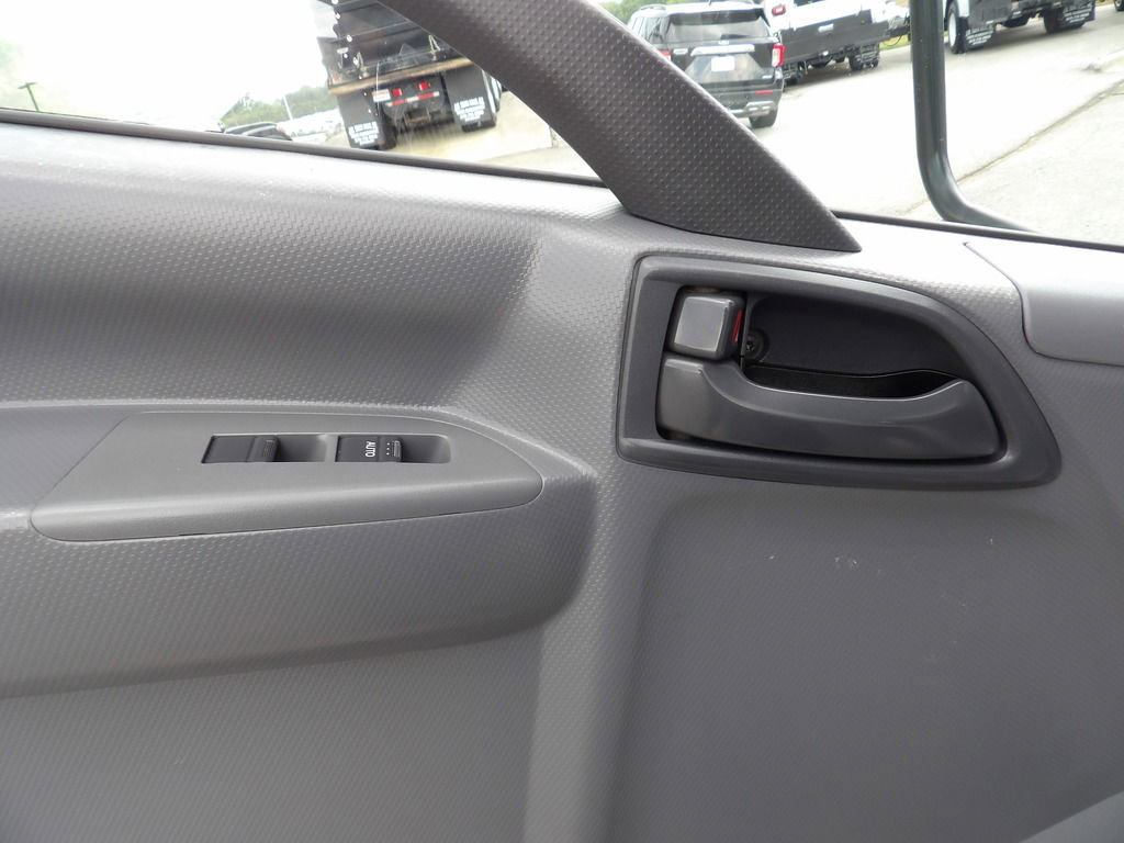Used 2020 Isuzu NPR RWD image 15