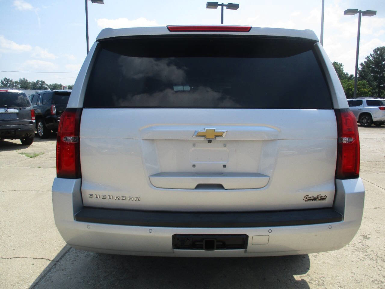Used 2019 Chevrolet Suburban LT image 5