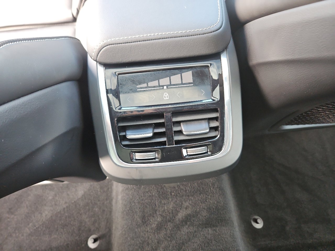 Used 2021 Volvo S60 T6 R-Design image 25