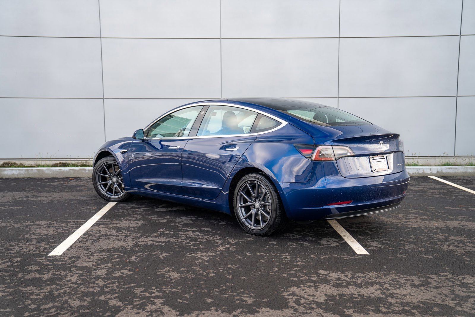 Used 2018 Tesla Model 3 Long Range image 3