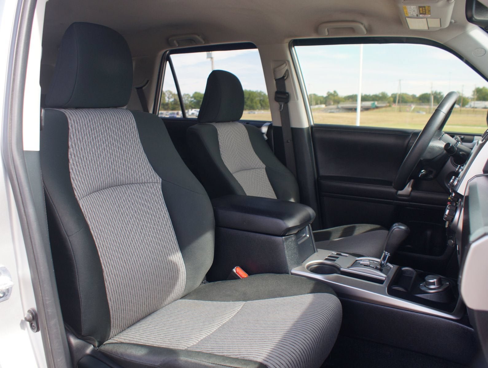 Used 2020 Toyota 4Runner SR5 AWD/4WD image 21